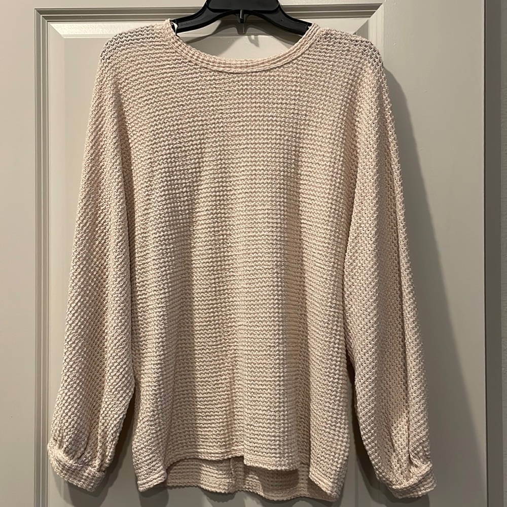 Light pink sweater with puffy sleeves (M/L)